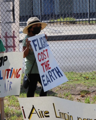 Children call for the shutdown of Whiteman Airport