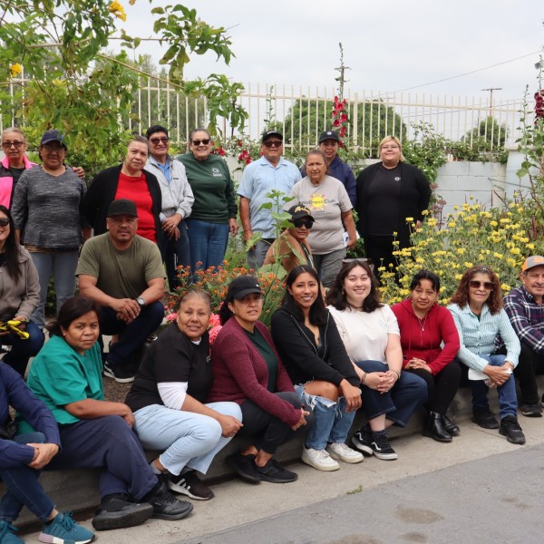 Jardin Pacoima community volunteers