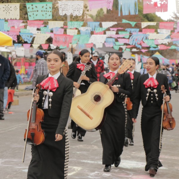 Casa Esperanza with band